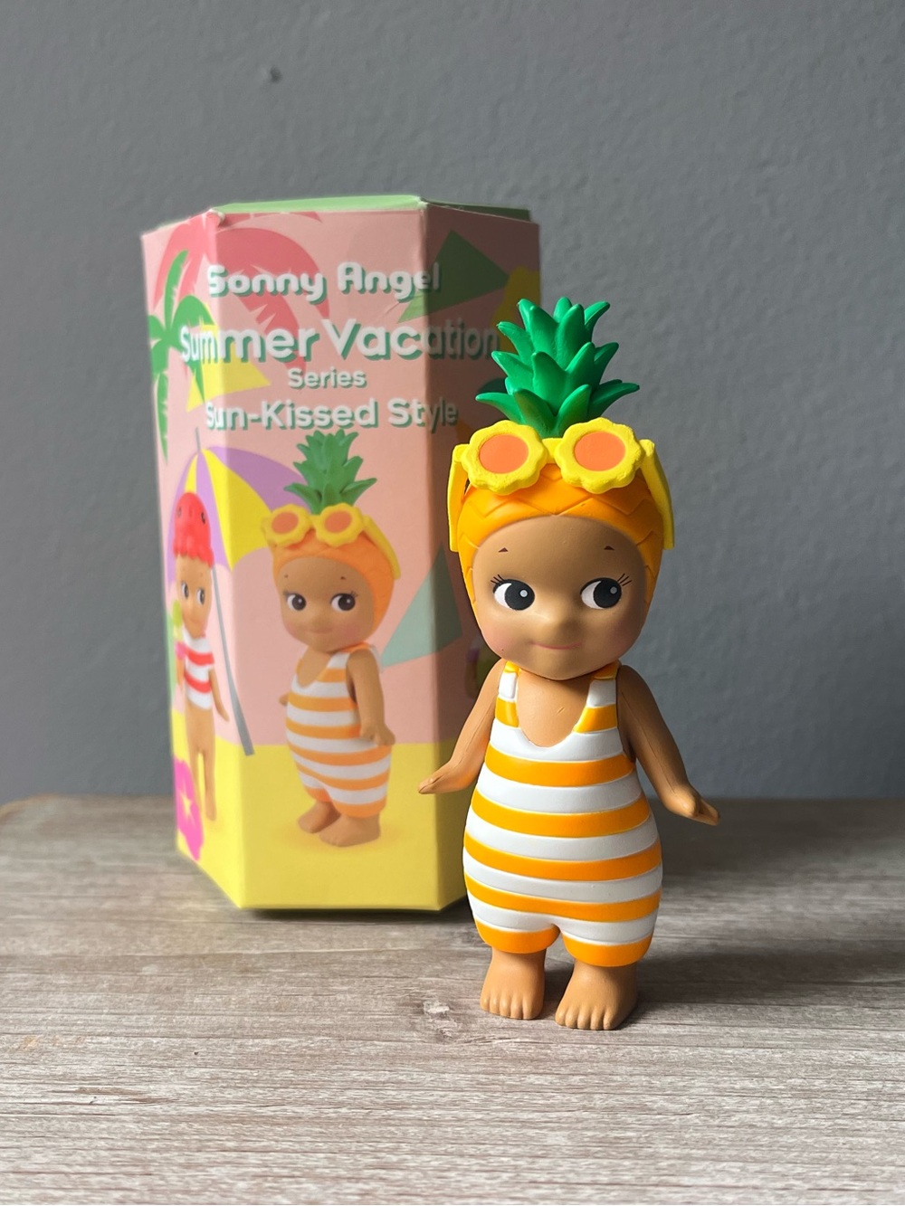 SONNY ANGEL Summer Vacation Series - Pineapple Figurine - Picture 2 of 6